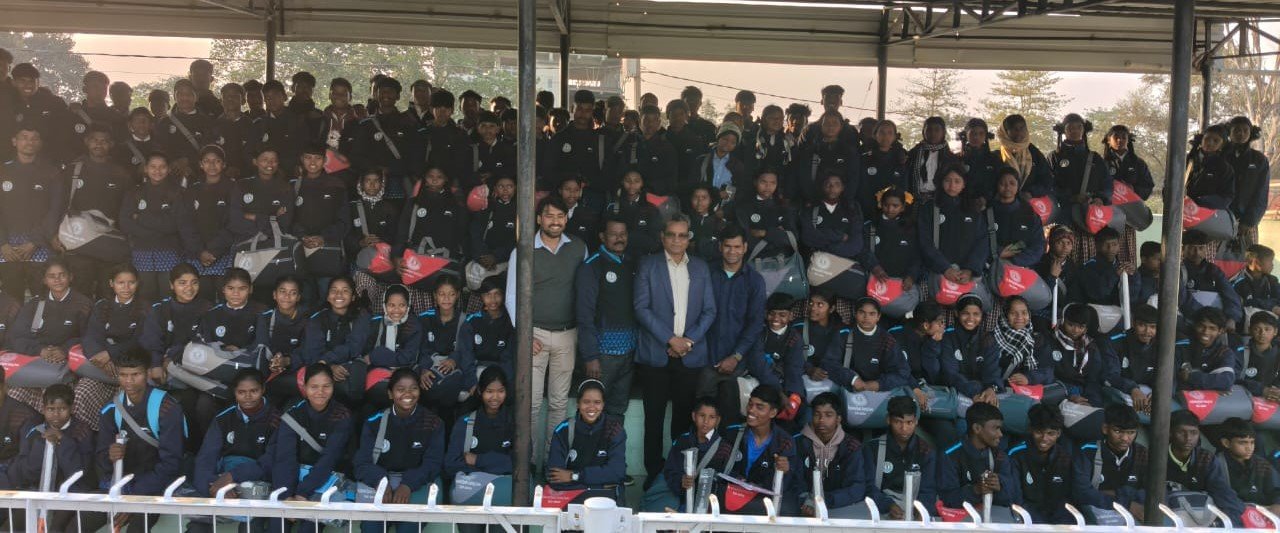 जिला खेल कार्यालय द्वारा 15 क्रीड़ा प्रशिक्षण केंद्रों के खिलाड़ियों के बीच खेल किट का वितरण जिला खेल कार्यालय द्वारा 15 क्रीड़ा प्रशिक्षण केंद्रों के खिलाड़ियों के बीच खेल किट का वितरण