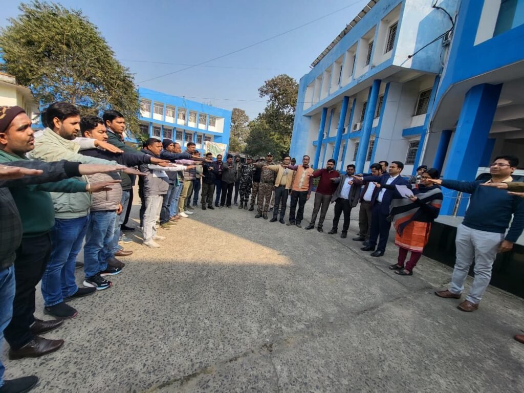उपायुक्त ने हरी झंडी दिखाकर सड़क जागरूकता रथ को किया रवाना