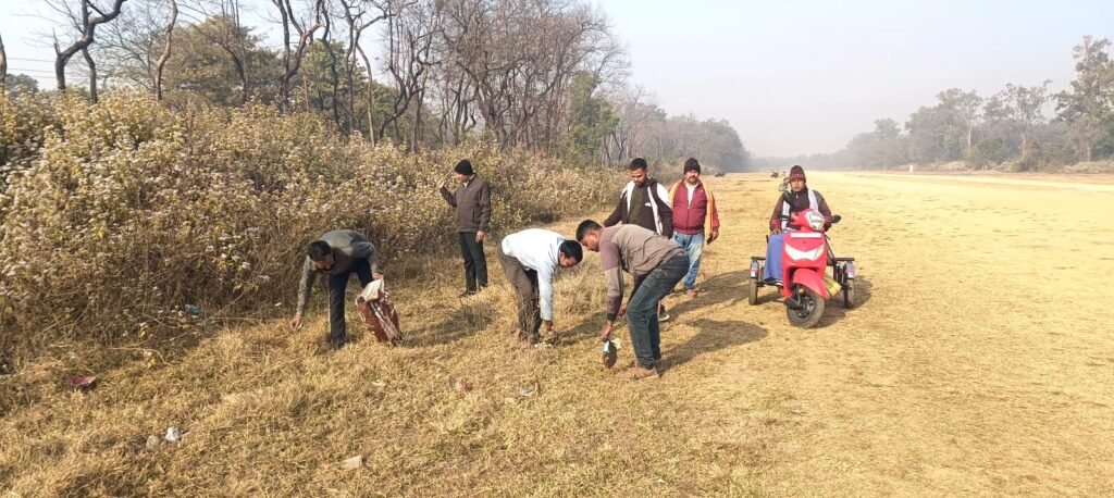 स्वांग हवाई अड्डा परिसर में चला स्वच्छता अभियान