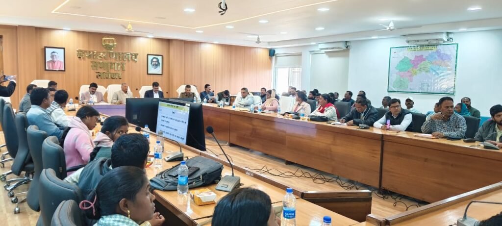 सांसद कालीचरण सिंह की अध्यक्षता में डीएमएफटी न्यास परिषद की बैठक संपन्न