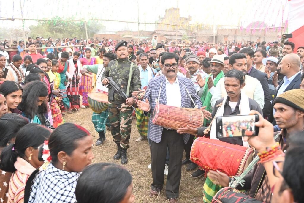 गोमिया में हिंडोल मेला का भव्य उद्घाटन गोमिया में हिंडोल मेला का भव्य उद्घाटन