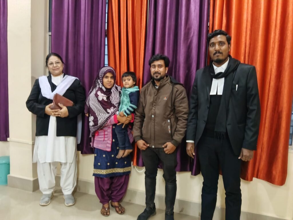 पति पत्नी के बीच चल रहे मतभेद हुआ समाप्त एक हुए दंपति पति पत्नी के बीच चल रहे मतभेद हुआ समाप्त एक हुए दंपति