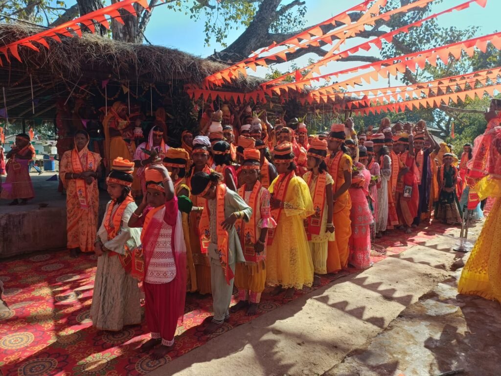 नाथपुर में श्रीराम मंदिर की तीसरी वर्षगांठ पर भव्य कलश यात्रा नाथपुर में श्रीराम मंदिर की तीसरी वर्षगांठ पर भव्य कलश यात्रा