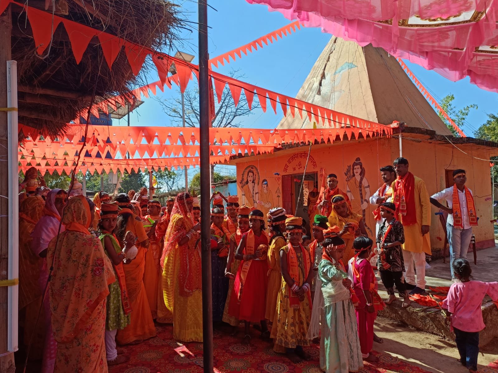 नाथपुर में श्रीराम मंदिर की तीसरी वर्षगांठ पर भव्य कलश यात्रा नाथपुर में श्रीराम मंदिर की तीसरी वर्षगांठ पर भव्य कलश यात्रा