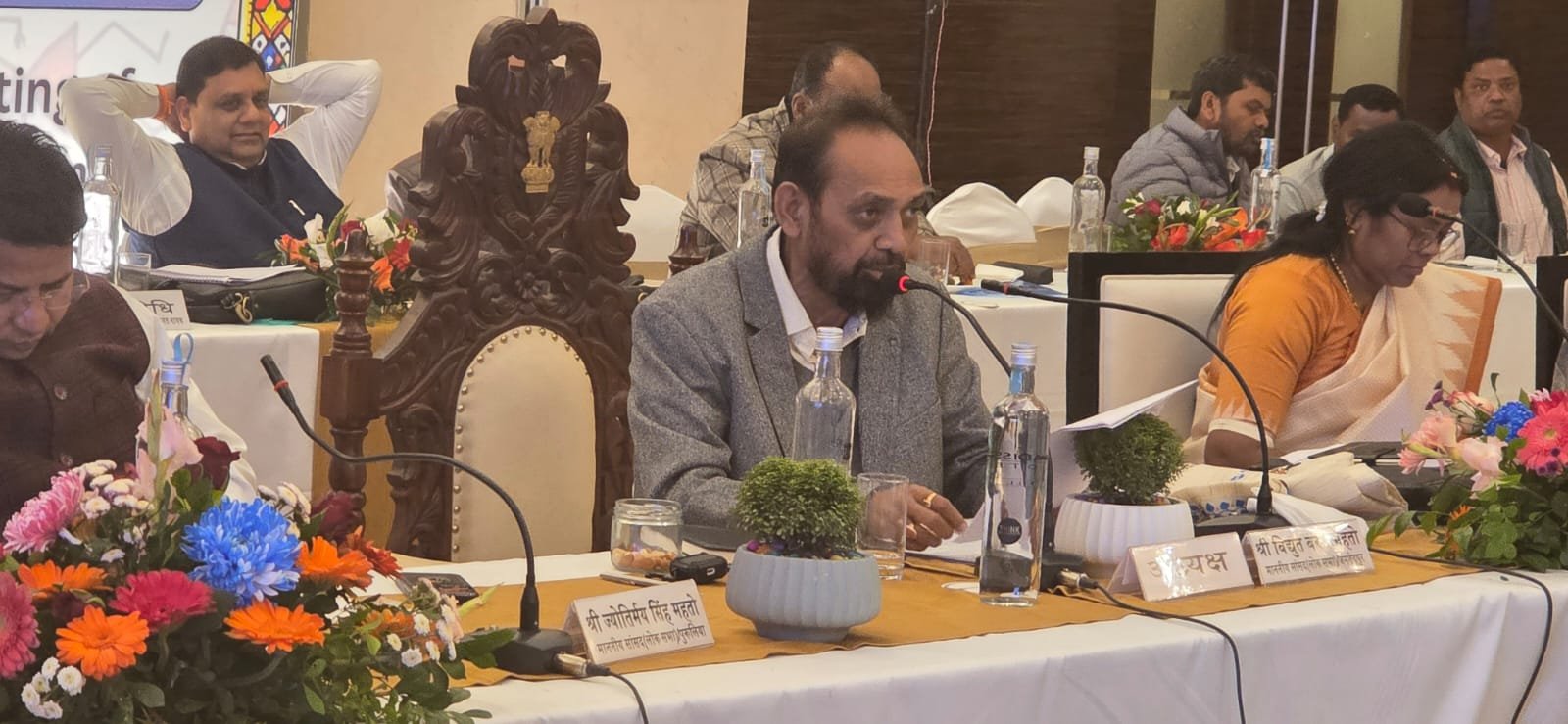 रेल समस्याओं को लेकर संसद सदस्यों व रेल अधिकारियों की बैठक आयोजित,सलगाझरी अंडर पास अविलंब चालू करने की हुई मांग रेल समस्याओं को लेकर संसद सदस्यों व रेल अधिकारियों की बैठक आयोजित,सलगाझरी अंडर पास अविलंब चालू करने की हुई मांग