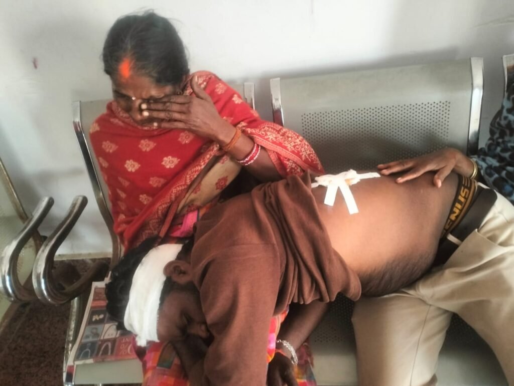 जमीन विवाद में दो पक्षों के बीच हिंसक झड़प, तीन घायल जमीन विवाद में दो पक्षों के बीच हिंसक झड़प, तीन घायल
