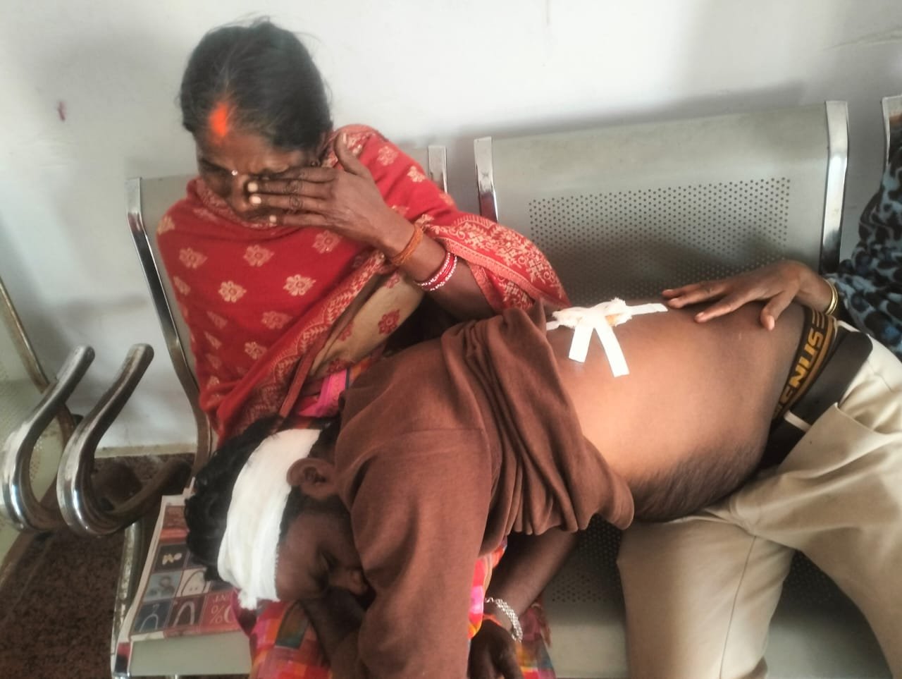 जमीन विवाद में दो पक्षों के बीच हिंसक झड़प, तीन घायल