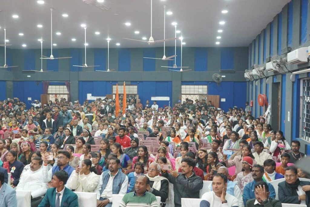 जिले में हर्षोल्लास के साथ मनाया गया 77वां गणतंत्र दिवस, टाउन हॉल में हुआ भव्य सांस्कृतिक कार्यक्रम जिले में हर्षोल्लास के साथ मनाया गया 77वां गणतंत्र दिवस, टाउन हॉल में हुआ भव्य सांस्कृतिक कार्यक्रम
