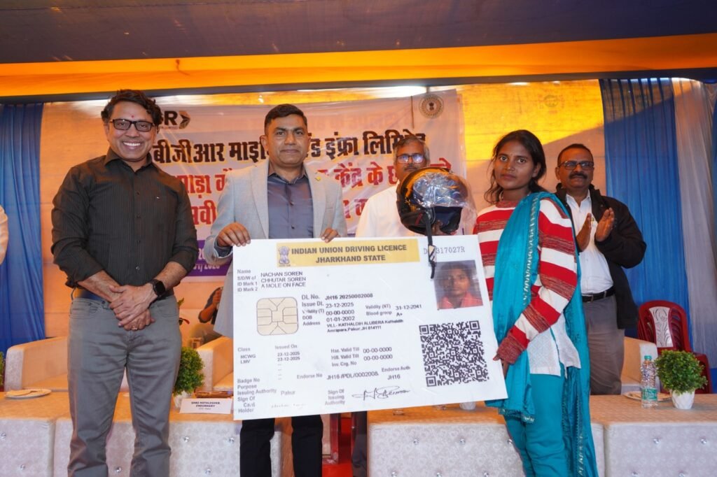 सड़क सुरक्षा माह के तहत पचुवारा नॉर्थ कोल माइंस में सड़क सुरक्षा कार्यक्रम का हुआ आयोजन