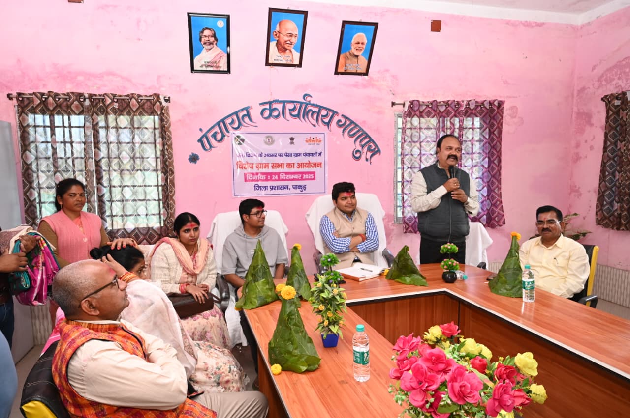 उपायुक्त मनीष कुमार ने गणपुरा पंचायत भवन का किया निरीक्षण, आमजनों से सीधा संवाद कर विकास योजनाओं की दी जानकारी