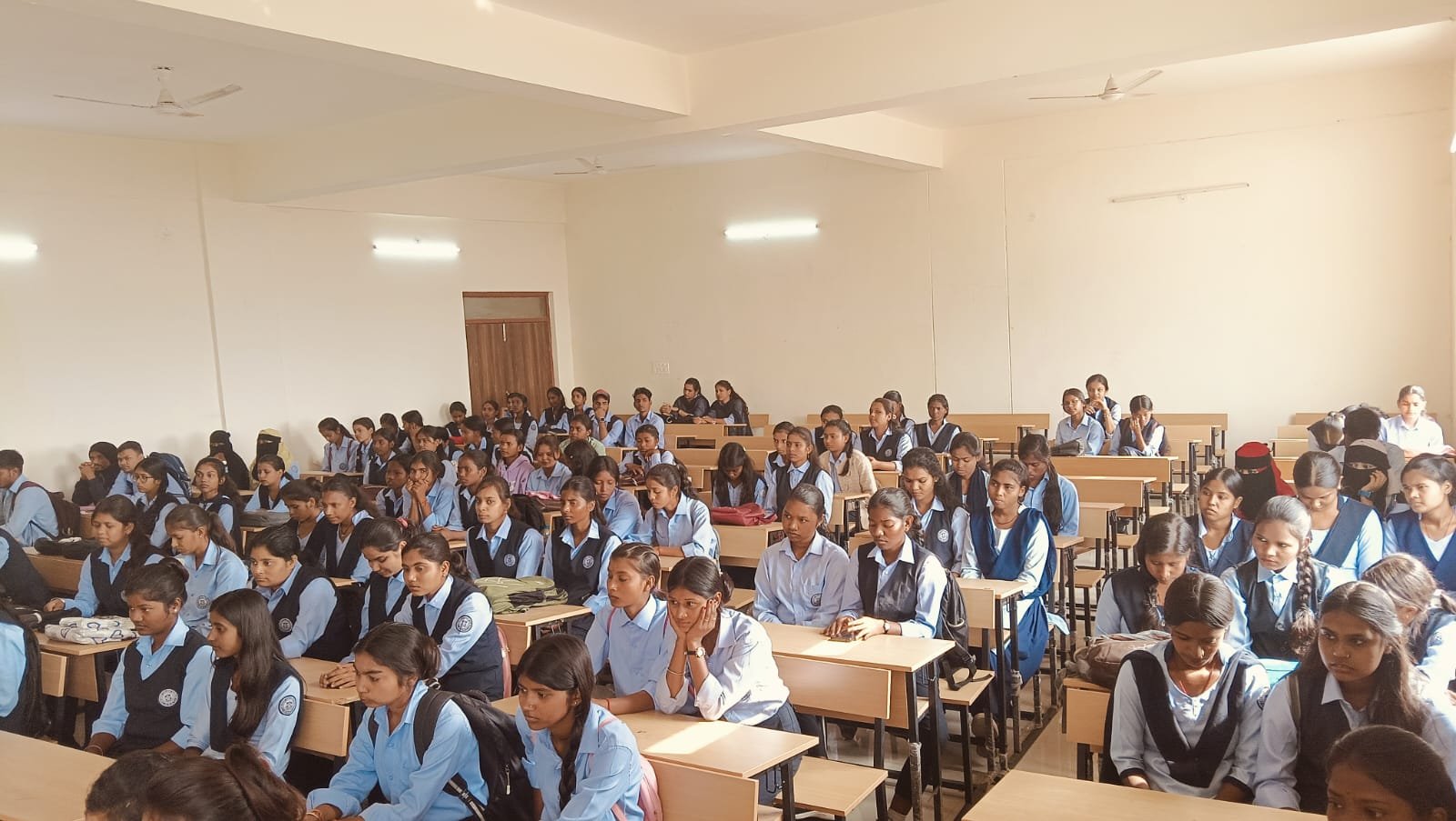 पाकुड़:शांतिपूर्ण,निष्पक्ष व कदाचारमुक्त वातावरण में संपन्न कराएं मैट्रिक व इंटर परीक्षा – उपायुक्त