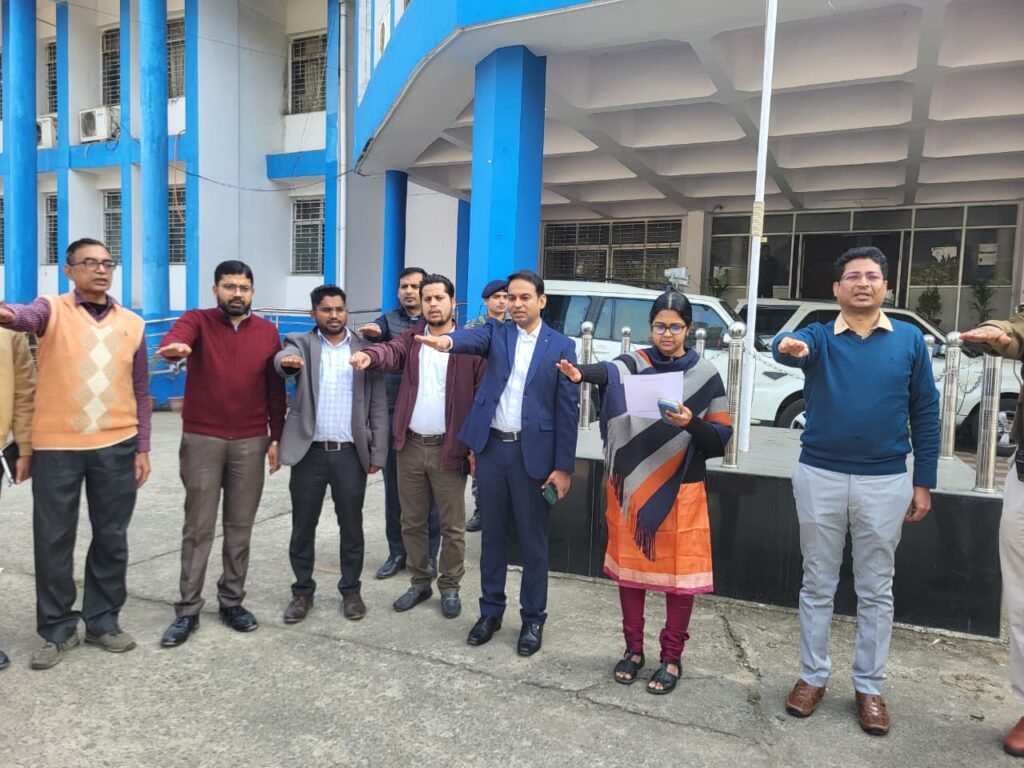 उपायुक्त ने हरी झंडी दिखाकर सड़क जागरूकता रथ को किया रवाना