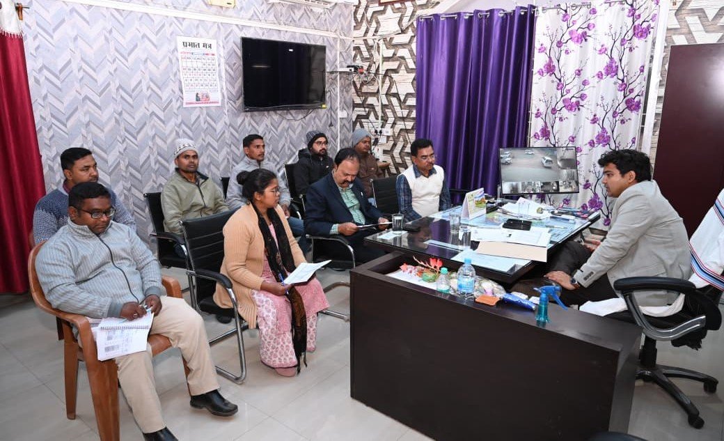 उपायुक्त ने पाकुड़िया प्रखंड में आवास, मनरेगा एवं पंचायत सुदृढ़ीकरण योजनाओं की समीक्षा की