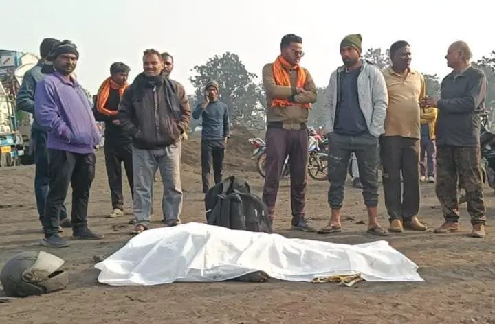 बालूमाथ-खलारी पथ पर ट्रेलर की चपेट में आए बाइक सवार की मौत बालूमाथ-खलारी पथ पर ट्रेलर की चपेट में आए बाइक सवार की मौत