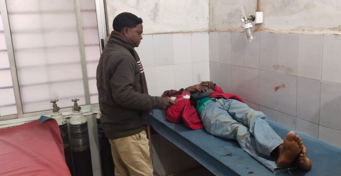 बड़काडीह पेट्रोल पंप के समीप सड़क दुर्घटना, स्कूटी सवार तीन लोग घायल बड़काडीह पेट्रोल पंप के समीप सड़क दुर्घटना, स्कूटी सवार तीन लोग घायल