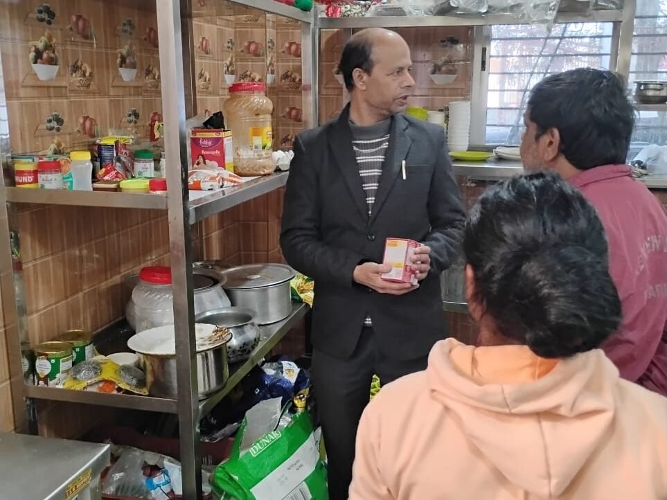 नेतरहाट में खाद्य सुरक्षा को लेकर विशेष जांच अभियान,दो प्रतिष्ठानों पर जुर्माना नेतरहाट में खाद्य सुरक्षा को लेकर विशेष जांच अभियान,दो प्रतिष्ठानों पर जुर्माना