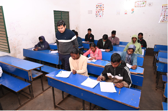 उपायुक्त ने प्री-बोर्ड परीक्षा केंद्र का किया निरीक्षण