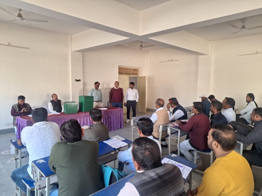 27 फरवरी की मतगणना को लेकर कर्मियों को दिया गया प्रशिक्षण, बैलेट पेपर से होगी मतों की गिनती, 300 से अधिक मतगणना कर्मियों ने लिया प्रशिक्षण 27 फरवरी की मतगणना को लेकर कर्मियों को दिया गया प्रशिक्षण, बैलेट पेपर से होगी मतों की गिनती, 300 से अधिक मतगणना कर्मियों ने लिया प्रशिक्षण