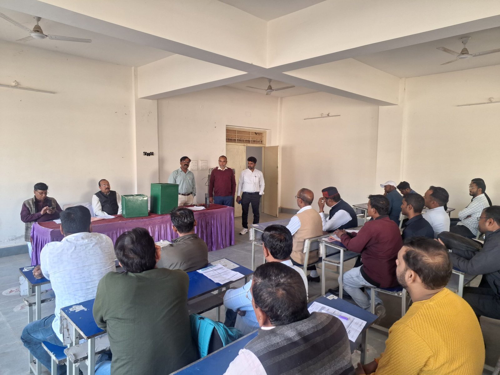 27 फरवरी की मतगणना को लेकर कर्मियों को दिया गया प्रशिक्षण, बैलेट पेपर से होगी मतों की गिनती, 300 से अधिक मतगणना कर्मियों ने लिया प्रशिक्षण 27 फरवरी की मतगणना को लेकर कर्मियों को दिया गया प्रशिक्षण, बैलेट पेपर से होगी मतों की गिनती, 300 से अधिक मतगणना कर्मियों ने लिया प्रशिक्षण