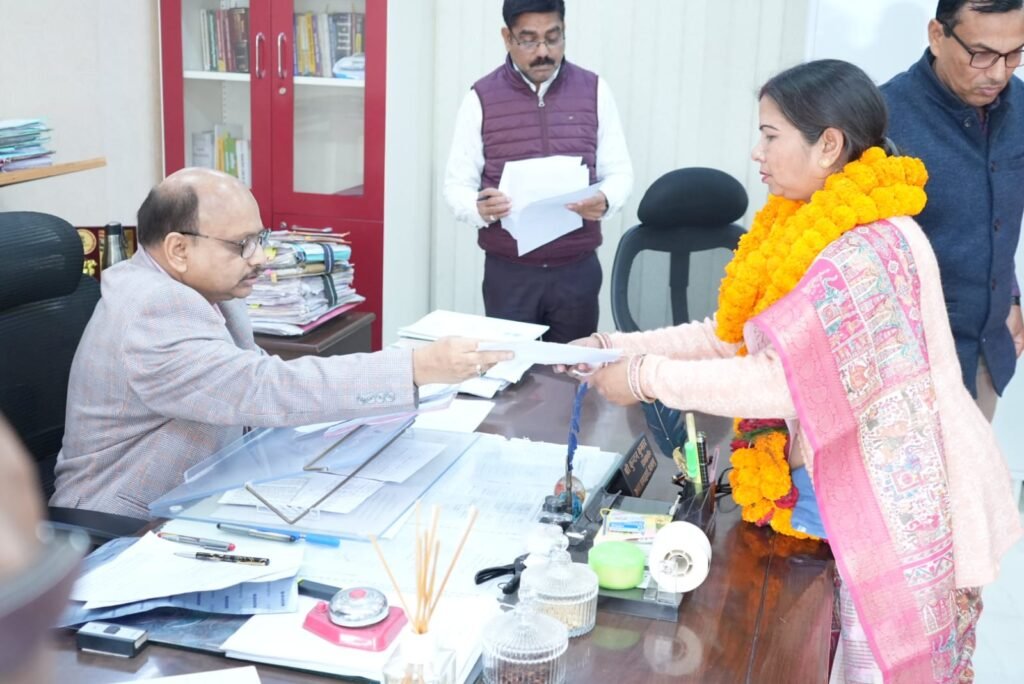 मेदिनीनगर नगर निगम मेयर पद के लिए प्रत्याशियों ने भरा नामांकन, नम्रता त्रिपाठी ने निकाली आशीर्वाद यात्रा मेदिनीनगर नगर निगम मेयर पद के लिए प्रत्याशियों ने भरा नामांकन, नम्रता त्रिपाठी ने निकाली आशीर्वाद यात्रा