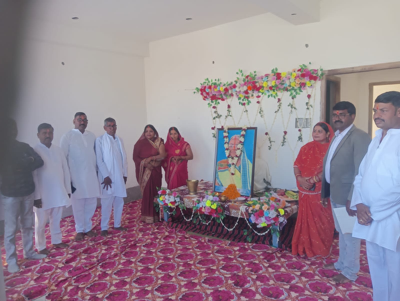स्वर्गीय कमला देवी की द्वितीय पुण्यतिथि पर पुष्पांजलि अर्पित कर दी गई श्रद्धांजलि
