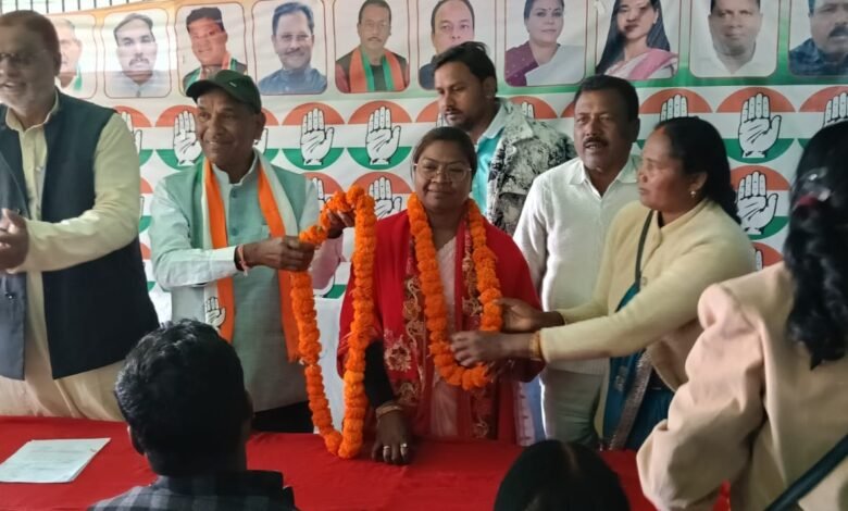 लातेहार नगर पंचायत चुनाव: झामुमो समर्थित बिलासी टोपनो को कांग्रेस का समर्थन