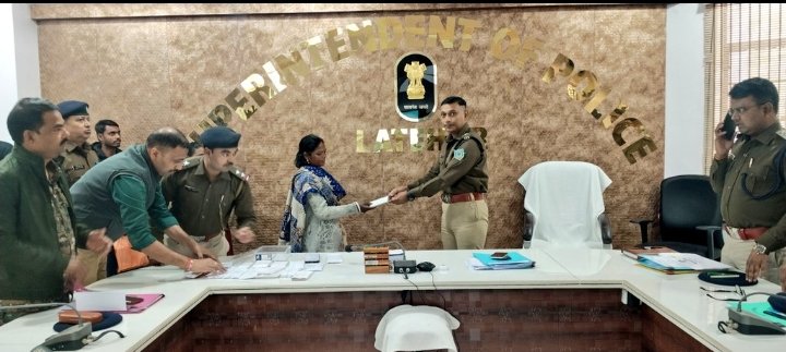 CEIR पोर्टल की मदद से 20 गुम मोबाइल बरामद, पुलिस ने असली मालिकों को सौंपा