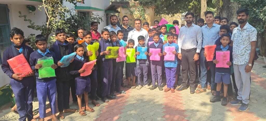 नगर परिषद द्वारा बच्चों के बीच मच्छरदानी वितरण नगर परिषद द्वारा बच्चों के बीच मच्छरदानी वितरण