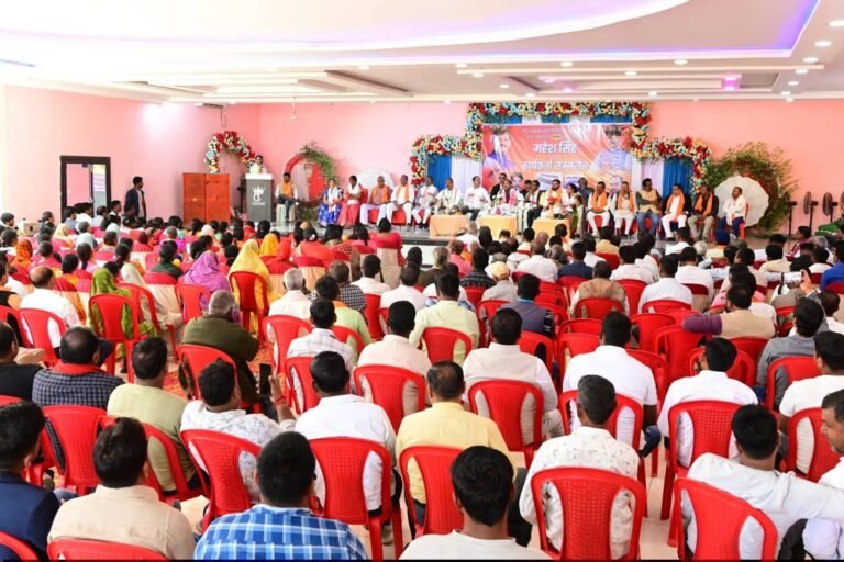 सीओ से सीएमओ तक भ्रष्टाचार की चेन बनी है: रघुवर दास सीओ से सीएमओ तक भ्रष्टाचार की चेन बनी है: रघुवर दास