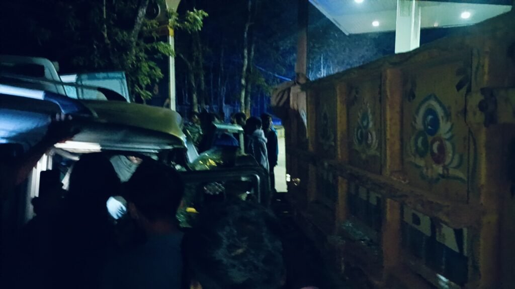 घाघरा में भीषण सड़क हादसा: ट्रक से टकराई बोलेरो, पांच घायल घाघरा में भीषण सड़क हादसा: ट्रक से टकराई बोलेरो, पांच घायल