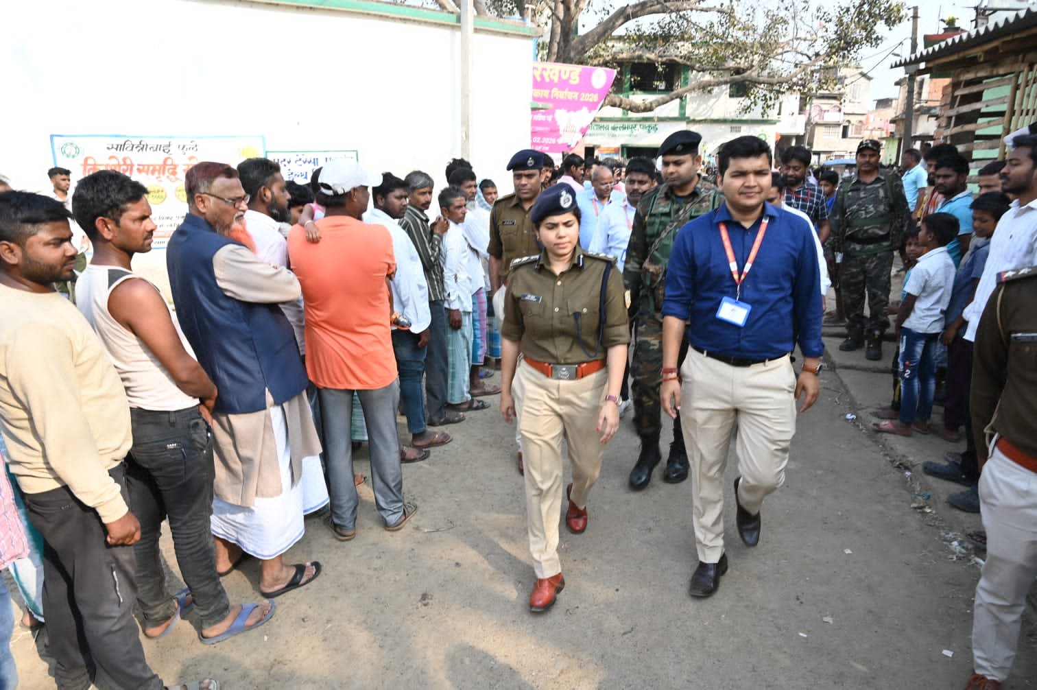 जिला निर्वाचन पदाधिकारी व पुलिस अधीक्षक ने कीताझोर, कुड़ापाड़ा और बापू पुस्तकालय, कालिकापुर, टीन बंग्ला एवं वल्लभपुर मतदान केंद्रों का आज औचक निरीक्षण किया जिला निर्वाचन पदाधिकारी व पुलिस अधीक्षक ने कीताझोर, कुड़ापाड़ा और बापू पुस्तकालय, कालिकापुर, टीन बंग्ला एवं वल्लभपुर मतदान केंद्रों का आज औचक निरीक्षण किया