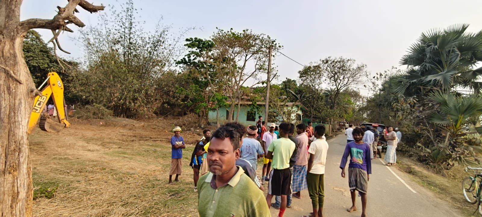 पत्थरघाटा में लैंप्स निर्माण पर बवाल, ग्रामीणों ने काम रुकवाया पत्थरघाटा में लैंप्स निर्माण पर बवाल, ग्रामीणों ने काम रुकवाया