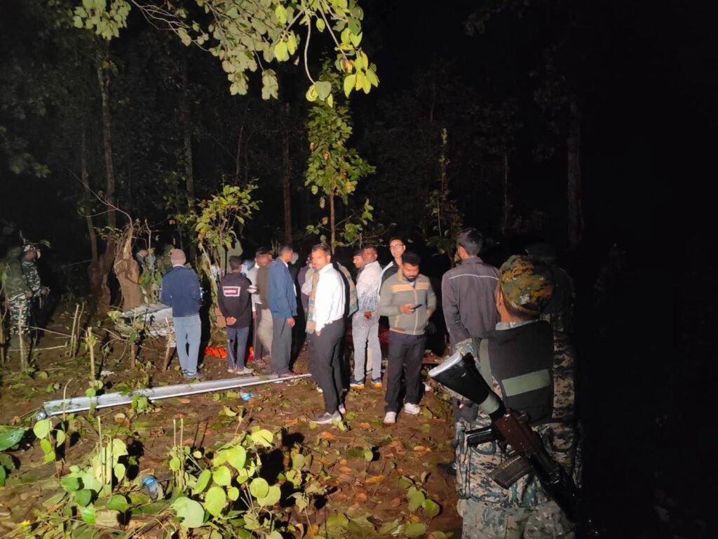 चतरा में विमान हादसा: जंगल में रातभर चला रेस्क्यू ऑपरेशन, 7 लोग थे सवार चतरा में विमान हादसा: जंगल में रातभर चला रेस्क्यू ऑपरेशन, 7 लोग थे सवार