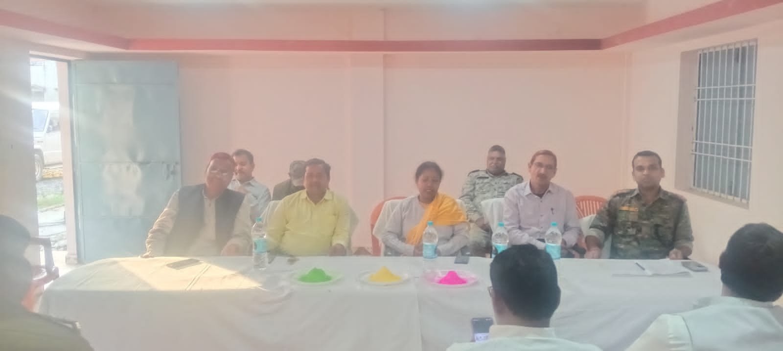 होली पर्व को लेकर बरवाडीह थाना परिसर में शांति समीती बैठक संपन्न होली पर्व को लेकर बरवाडीह थाना परिसर में शांति समीती बैठक संपन्न