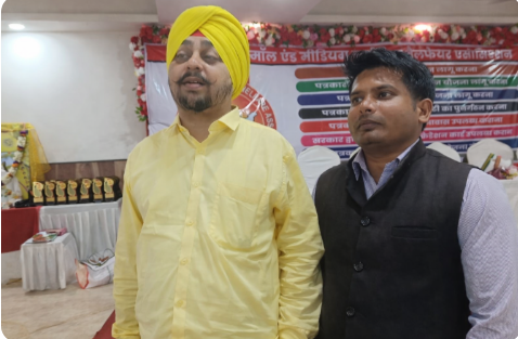 Jharkhand news:पत्रकार और उनकी पत्नियां बनीं वार्ड पार्षद,एसोसिएशन ने दी बधाई Jharkhand news:पत्रकार और उनकी पत्नियां बनीं वार्ड पार्षद,एसोसिएशन ने दी बधाई