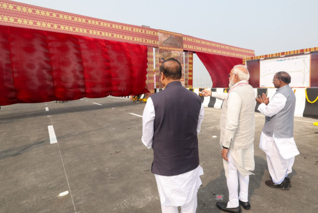 प्रधानमंत्री ने गुवाहाटी में कुमार भास्कर वर्मा सेतु का उद्घाटन किया