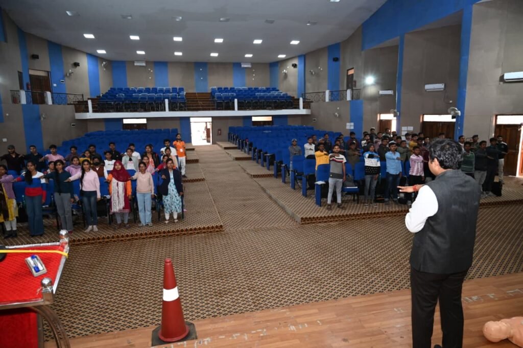 युवा आपदा मित्र योजना के तहत सात दिवसीय प्रशिक्षण शिविर आयोजित युवा आपदा मित्र योजना के तहत सात दिवसीय प्रशिक्षण शिविर आयोजित