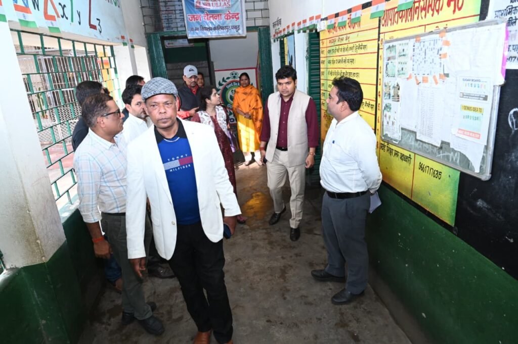 नगर निकाय चुनाव को लेकर जिला निर्वाचन पदाधिकारी एवं पुलिस अधीक्षक ने संवेदनशील मतदान केंद्रों का किया निरीक्षण नगर निकाय चुनाव को लेकर जिला निर्वाचन पदाधिकारी एवं पुलिस अधीक्षक ने संवेदनशील मतदान केंद्रों का किया निरीक्षण
