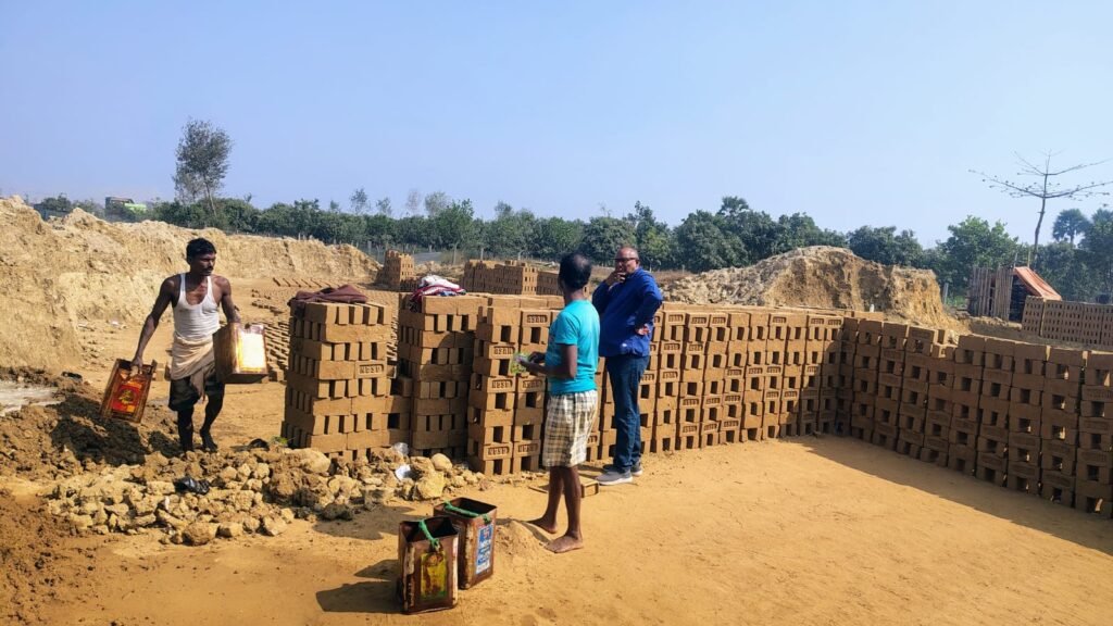ईंट भट्टों में चलाया गया बाल श्रम विमुक्ति एवं जागरूकता अभियान ईंट भट्टों में चलाया गया बाल श्रम विमुक्ति एवं जागरूकता अभियान