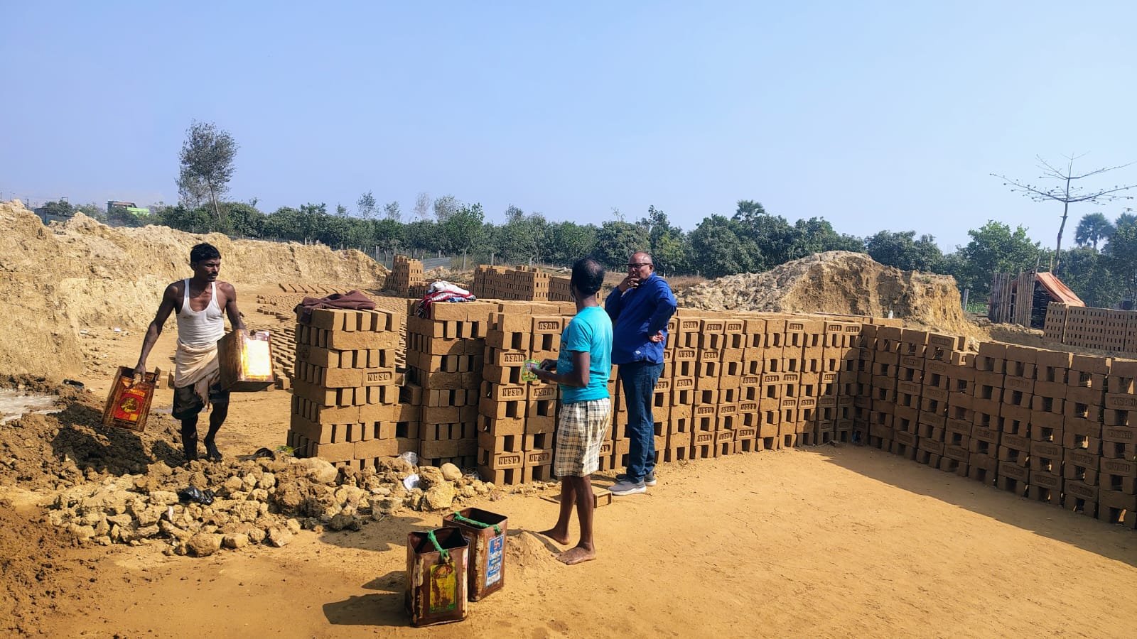 ईंट भट्टों में चलाया गया बाल श्रम विमुक्ति एवं जागरूकता अभियान ईंट भट्टों में चलाया गया बाल श्रम विमुक्ति एवं जागरूकता अभियान