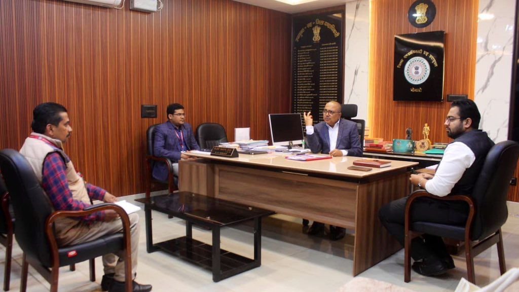 गोमिया के बड़की पुन्नू में हाथियों के हमले से एक ही परिवार के तीन लोगों की मौत पर उपायुक्त ने जताया गहरा शोक गोमिया के बड़की पुन्नू में हाथियों के हमले से एक ही परिवार के तीन लोगों की मौत पर उपायुक्त ने जताया गहरा शोक