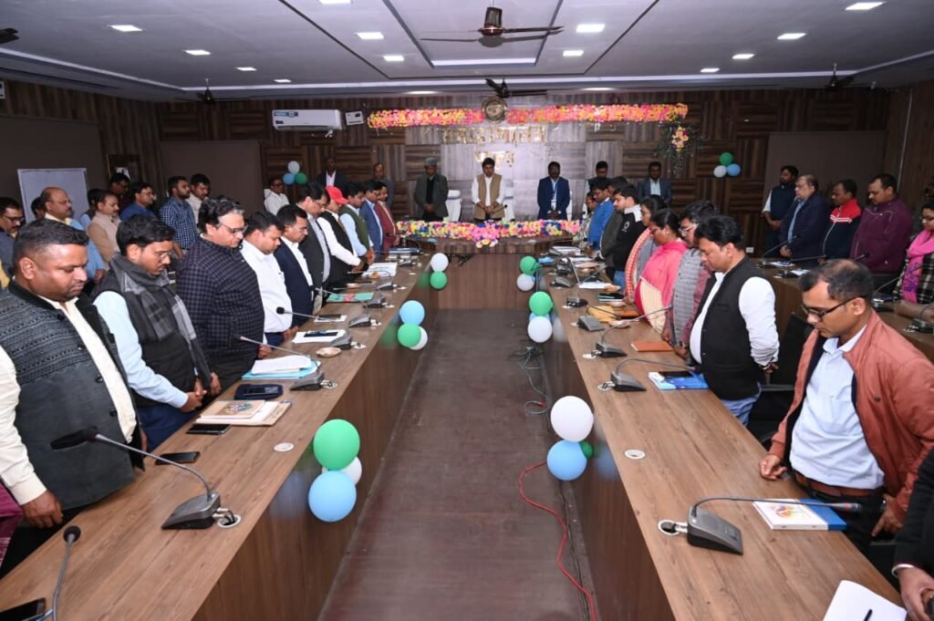 वरीय लेखा लिपिक सौरभ कुमार के आकस्मिक निधन पर समाहरणालय में शोक सभा आयोजित वरीय लेखा लिपिक सौरभ कुमार के आकस्मिक निधन पर समाहरणालय में शोक सभा आयोजित