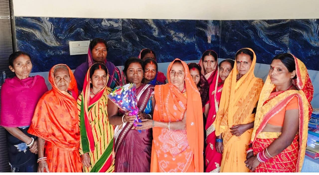 अवैध नशा कारोबार के विरुद्ध पहल पर मुखिया मुरली देवी को किया गया सम्मानित अवैध नशा कारोबार के विरुद्ध पहल पर मुखिया मुरली देवी को किया गया सम्मानित