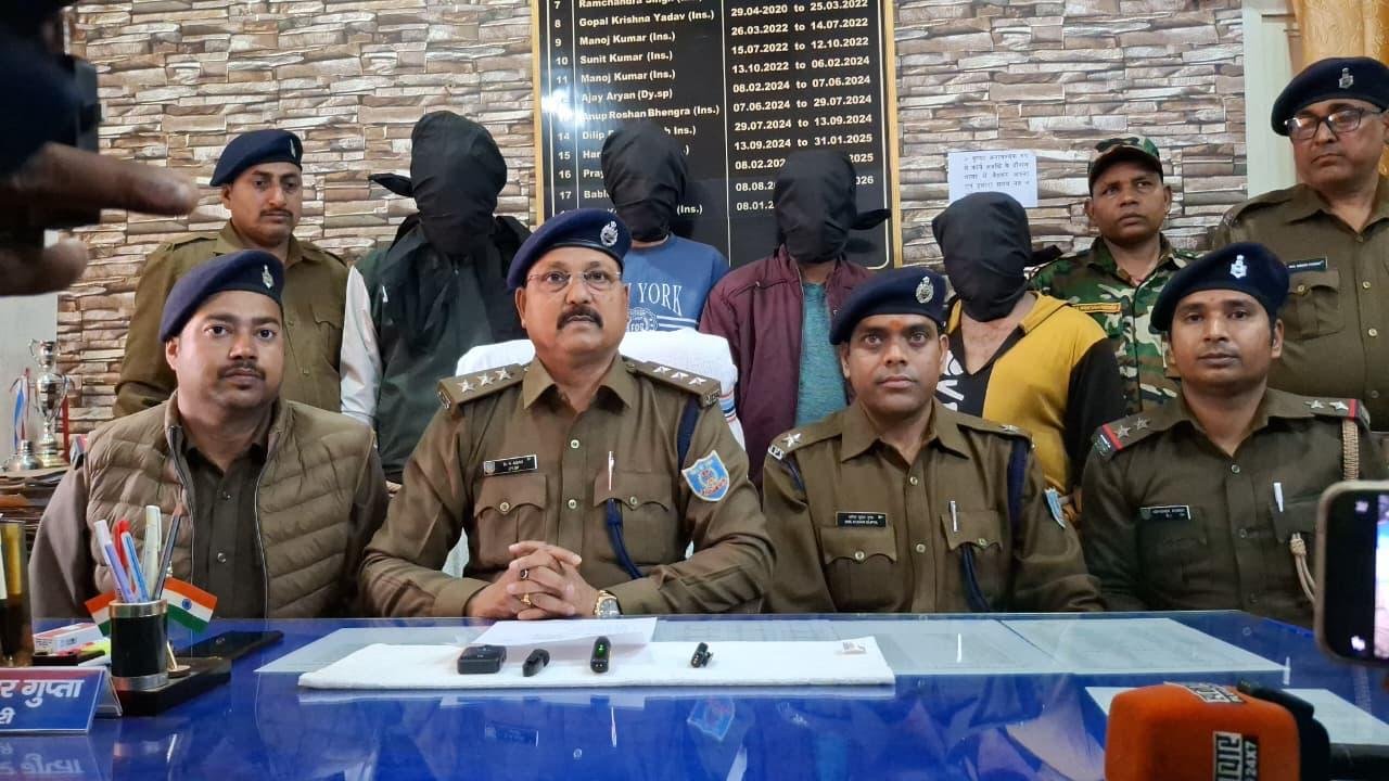 पाकुड़ पुलिस को बड़ी सफलता:बाइक चोर गिरोह का भंडाफोड़,6 मोटरसाइकिलें बरामद,5आरोपी गिरफ्तार पाकुड़ पुलिस को बड़ी सफलता:बाइक चोर गिरोह का भंडाफोड़,6 मोटरसाइकिलें बरामद,5आरोपी गिरफ्तार
