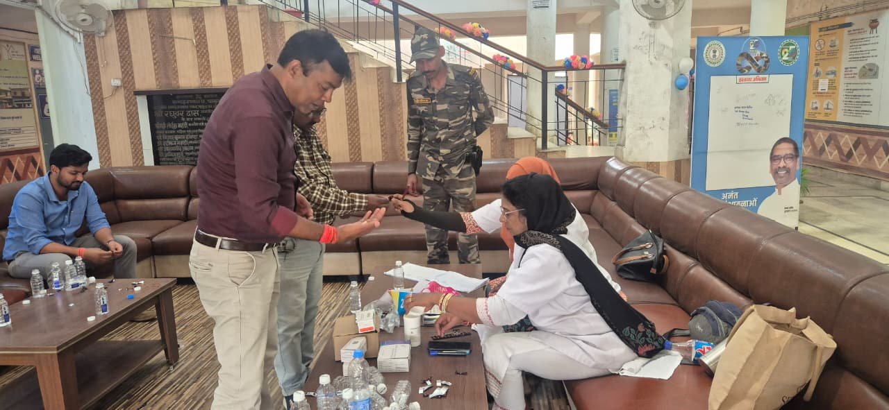 समाहरणालय परिसर में फाइलेरिया उन्मूलन शिविर आयोजित