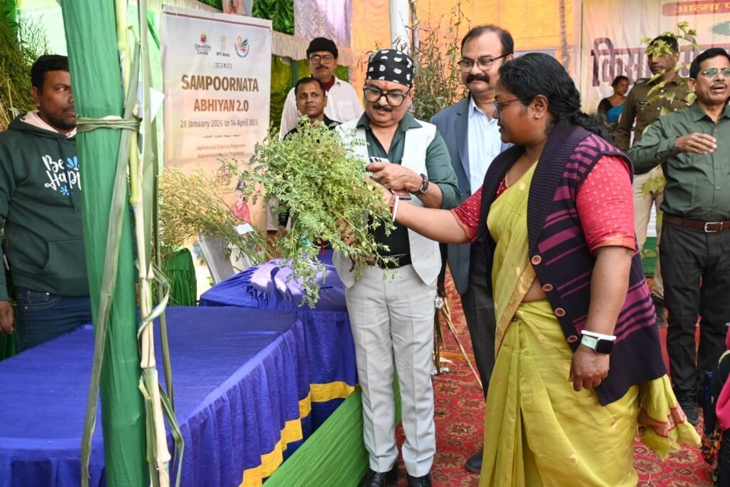 लिट्टीपाड़ा में प्रखंड स्तरीय किसान मेला-सह-कृषि प्रदर्शनी आयोजित लिट्टीपाड़ा में प्रखंड स्तरीय किसान मेला-सह-कृषि प्रदर्शनी आयोजित