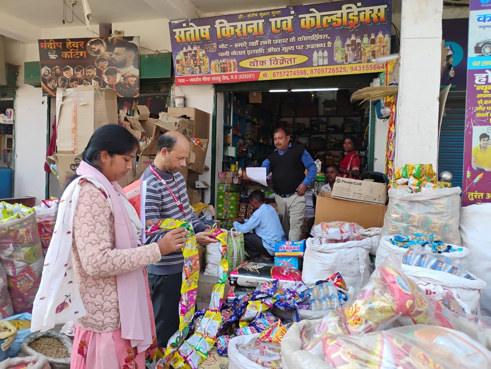 लातेहार में मीट-मुर्गा दुकानों पर सघन जांच अभियान, कई को नोटिस लातेहार में मीट-मुर्गा दुकानों पर सघन जांच अभियान, कई को नोटिस