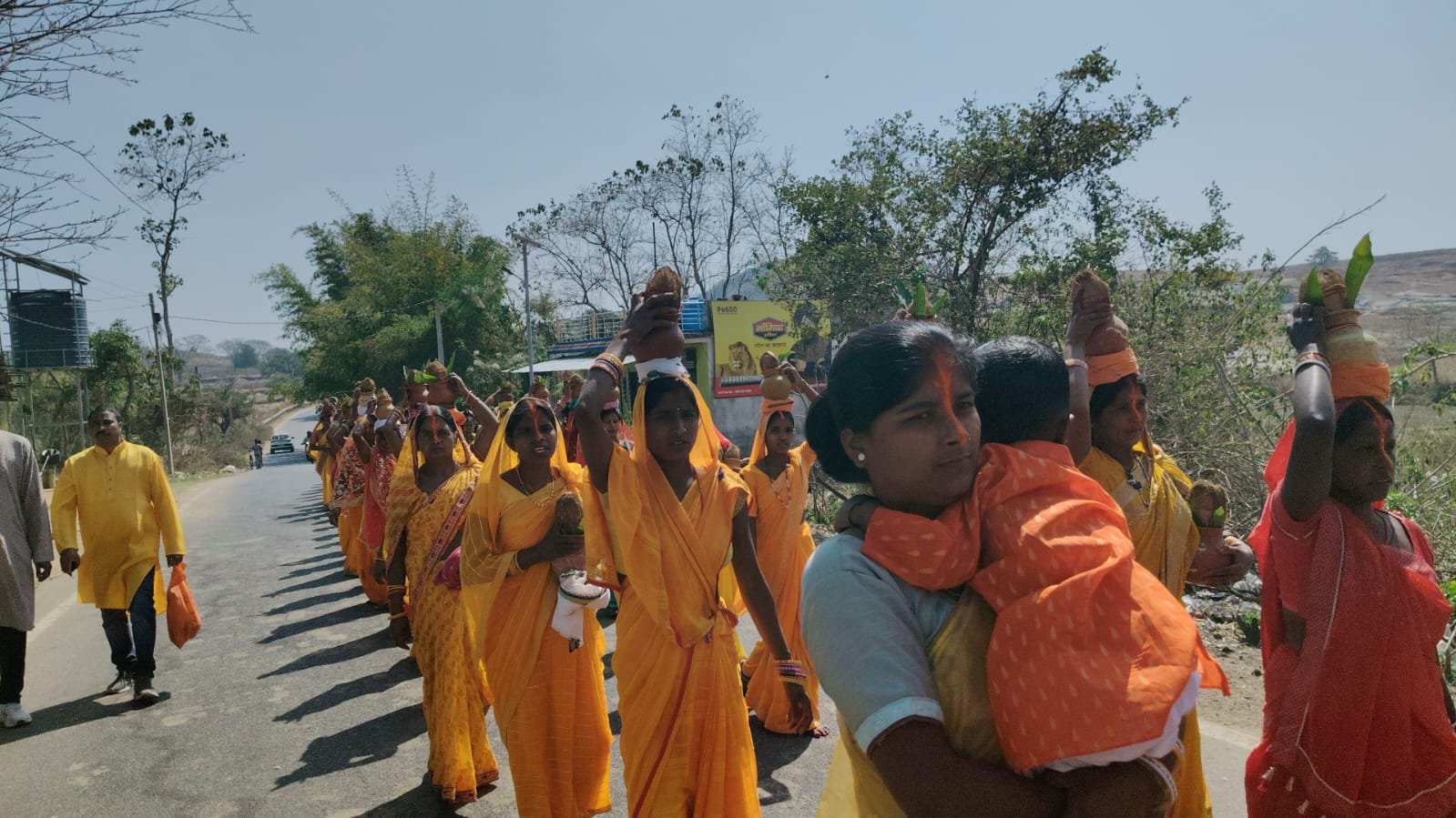 महाशिवरात्रि के अवसर पर सिरकोट ग्राम में भव्य कलश यात्रा का आयोजन महाशिवरात्रि के अवसर पर सिरकोट ग्राम में भव्य कलश यात्रा का आयोजन