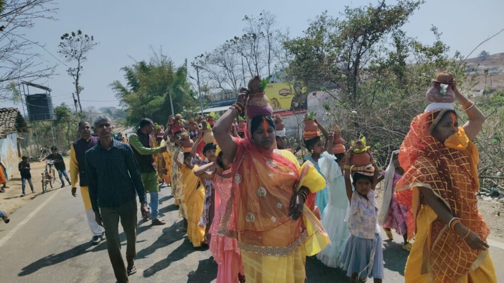 महाशिवरात्रि के अवसर पर सिरकोट ग्राम में भव्य कलश यात्रा का आयोजन