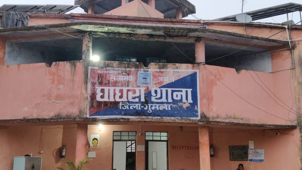 घाघरा थाना क्षेत्र के एक गांव में 15 वर्षीय नाबालिक युवती के साथ युवक ने दुष्कर्म किया। घाघरा थाना क्षेत्र के एक गांव में 15 वर्षीय नाबालिक युवती के साथ युवक ने दुष्कर्म किया।